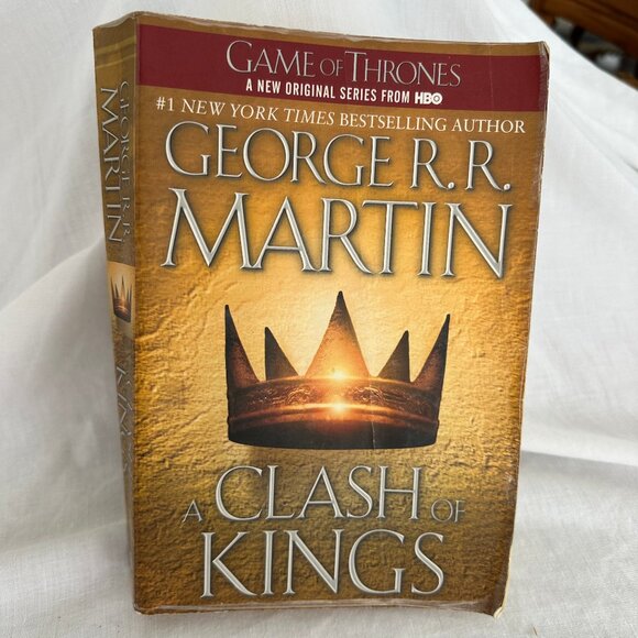 Book - A Clash of Kings by George R. R. Martin - Book 2 in Game of Thrones Serie - Picture 1 of 5